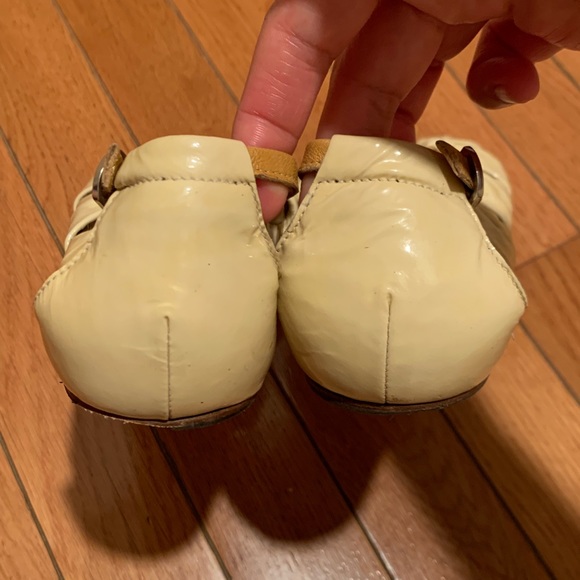 Gryson Cream Color Patent Leather Cut-Out Sandals - Picture 3 of 7